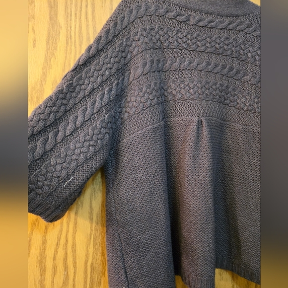Pretty gray open front cardigan with 3/4 sleeves. Great condition. - Picture 4 of 5